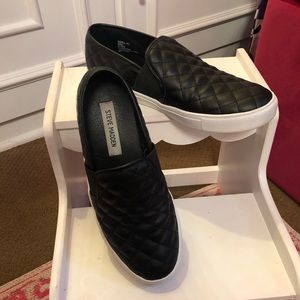 Steve Madden Slip Ons •EUC•
